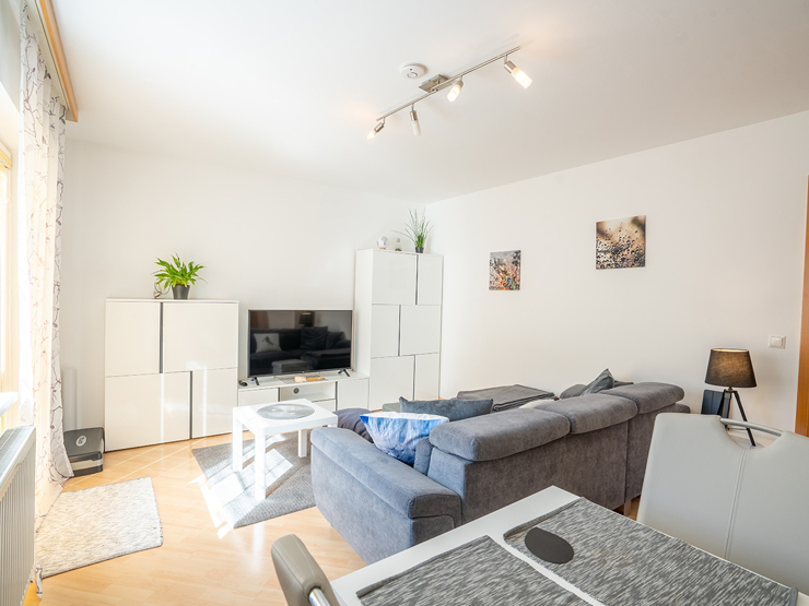 topspeed-immobilien-Wohnzimmer--Schladming-Sonnige_61_m²_Wohnung_mit_2_Schlafzimmer_&_Südbalkon_perfekte_Lage_in_Schladming