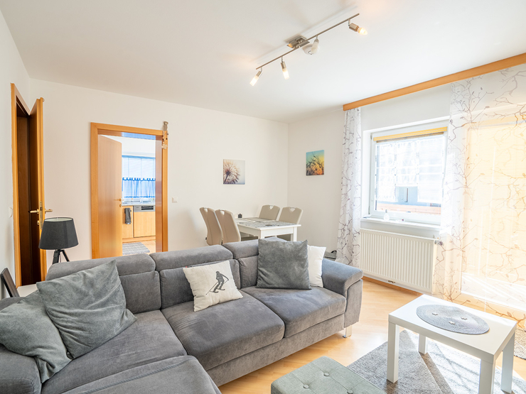 topspeed-immobilien-Wohnzimmer--Schladming-Sonnige_61_m²_Wohnung_mit_2_Schlafzimmer_&_Südbalkon_perfekte_Lage_in_Schladming