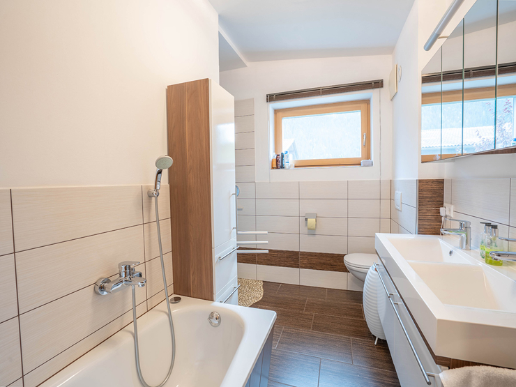 topspeed-immobilien-Badezimmer-Salzburg-Forstau-Alpenresidenz_mit_beheiztem_Pool_&_Dachsteinblick–Traumlage_zwischen_Reiteralm_&_Fageralm_Ski_amadé