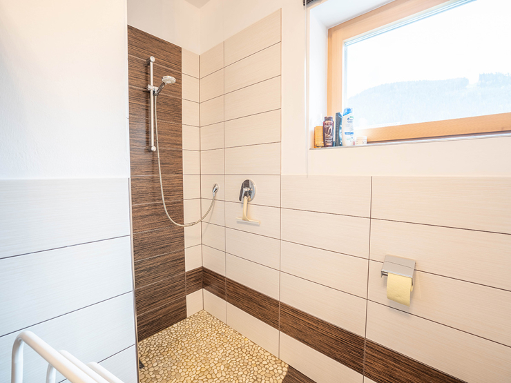 topspeed-immobilien-Badezimmer-Salzburg-Forstau-Alpenresidenz_mit_beheiztem_Pool_&_Dachsteinblick–Traumlage_zwischen_Reiteralm_&_Fageralm_Ski_amadé