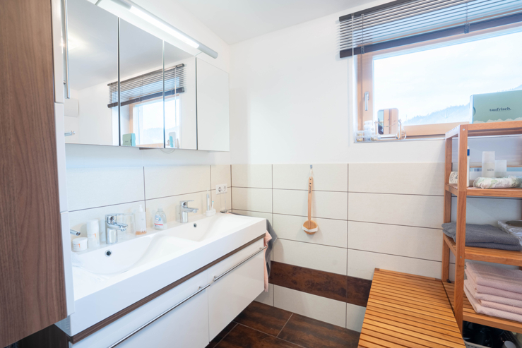 topspeed-immobilien-Badezimmer-Salzburg-Forstau-Alpenresidenz_mit_beheiztem_Pool_&_Dachsteinblick–Traumlage_zwischen_Reiteralm_&_Fageralm_Ski_amadé