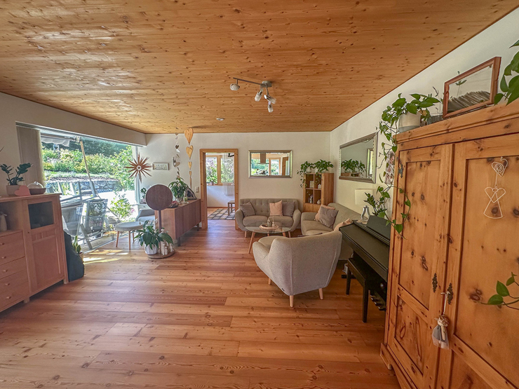 topspeed-immobilien-Wohnzimmer-Salzburg-Forstau-Alpenresidenz_mit_beheiztem_Pool_&_Dachsteinblick–Traumlage_zwischen_Reiteralm_&_Fageralm_Ski_amadé