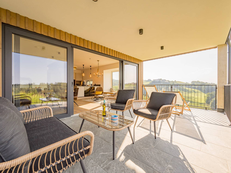 topspeed-immobilien-Riesling Terrasse-Steiermark-Gamlitz-"WeinZeit_Chalets"_an_der_südsteirischen_Weinstraße_in_GAMLITZ-_3_Chalets_für_Anleger