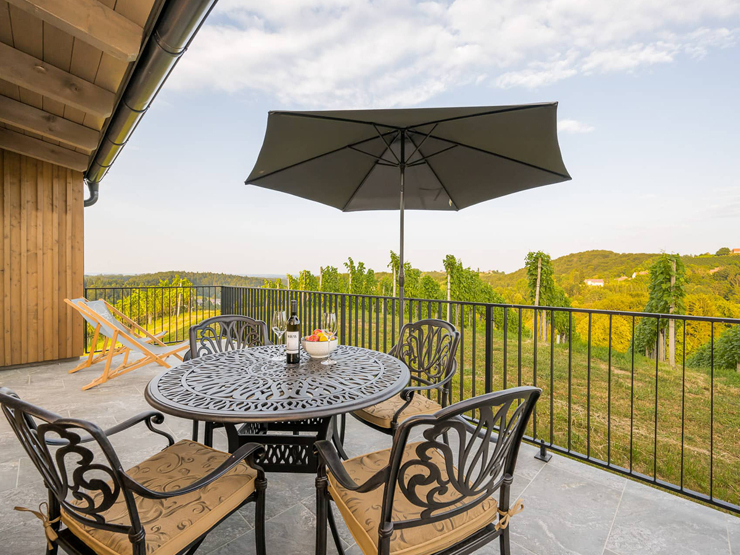 topspeed-immobilien-St. Laurent Terrasse-Steiermark-Gamlitz-"WeinZeit_Chalets"_an_der_südsteirischen_Weinstraße_in_GAMLITZ-_3_Chalets_für_Anleger