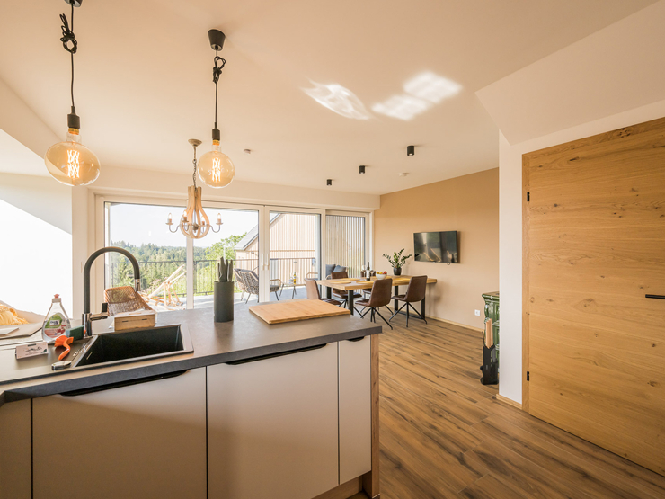 topspeed-immobilien-Riesling Küche-Steiermark-Gamlitz-"WeinZeit_Chalets"_an_der_südsteirischen_Weinstraße_in_GAMLITZ-_3_Chalets_für_Anleger