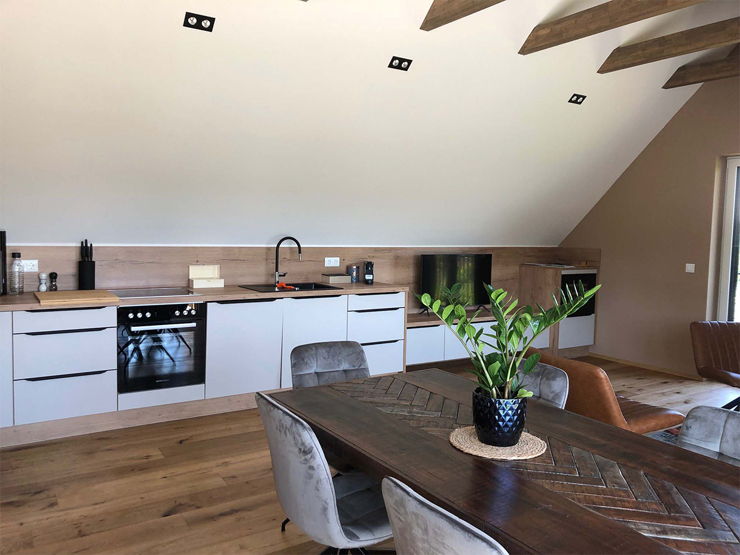 topspeed-immobilien-St. Laurent Wohnküche-Steiermark-Gamlitz-"WeinZeit_Chalets"_an_der_südsteirischen_Weinstraße_in_GAMLITZ-_3_Chalets_für_Anleger