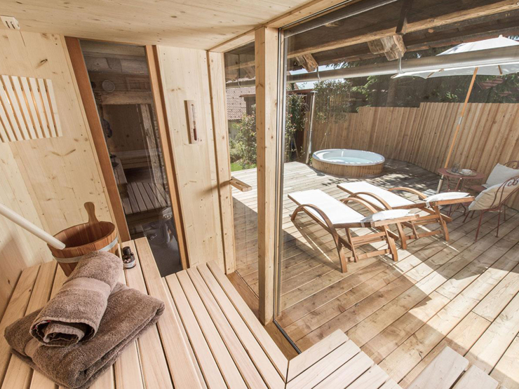 topspeed-immobilien-Sauna Terrasse-Steiermark-St._Stefan_ob_Stainz-"Pures_sein"_-_300_Jahre_altes,_revitalisiertes_Weinstöckl_in_St._Stefan_ob_Stainz