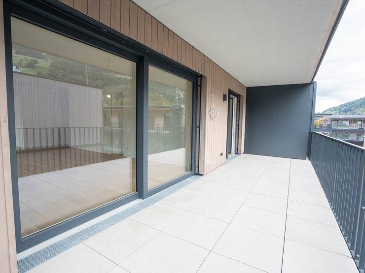 topspeed-immobilien-Balkon-Steiermark-Schladming-Neubau-Dachgeschosswohnung_mit_3_Schlafzimmern_&_Südbalkon_nahe_der_Planai_West_Talstation