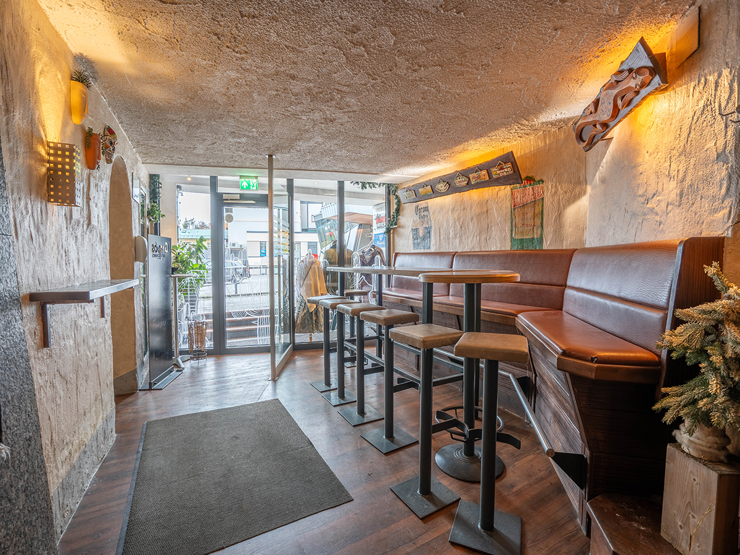 topspeed-immobilien-Eingangsbereich-Steiermark-Schladming-Einzigartige_Gelegenheit:_Voll_ausgestattete_Bar_&_Restaurantfläche_im_Zentrum_von_Schladming