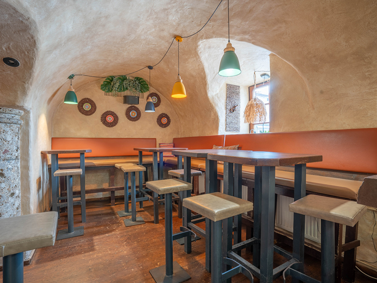 topspeed-immobilien-Sitzbereich-Steiermark-Schladming-Einzigartige_Gelegenheit:_Voll_ausgestattete_Bar_&_Restaurantfläche_im_Zentrum_von_Schladming