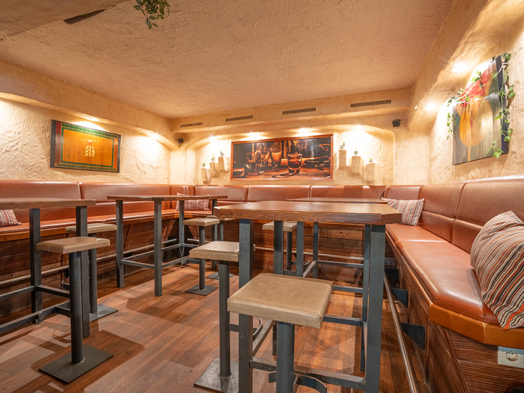 topspeed-immobilien-Sitzbereich-Steiermark-Schladming-Einzigartige_Gelegenheit:_Voll_ausgestattete_Bar_&_Restaurantfläche_im_Zentrum_von_Schladming