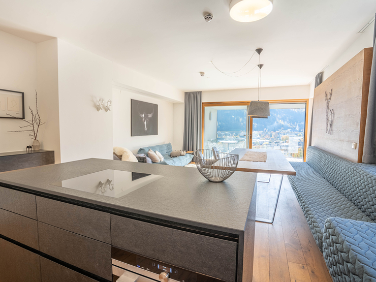 topspeed-immobilien-Wohnbereich-Steiermark-Schladming-Design_meets_Panorama_–_exklusiver_Zweitwohnsitz_81_m²_in_der_SunLodge_mit_Planaiblick!
