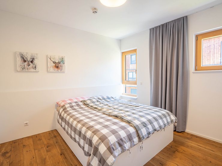 topspeed-immobilien-Schlafzimmer-Steiermark-Schladming-Design_meets_Panorama_–_exklusiver_Zweitwohnsitz_81_m²_in_der_SunLodge_mit_Planaiblick!