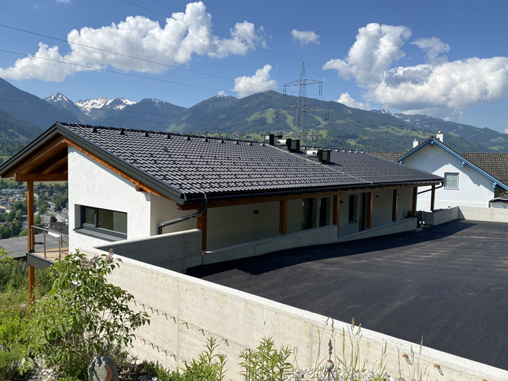 topspeed-immobilien-Ansicht Parkplatz - Wohnhaus-Steiermark-Schladming-Erdgeschosswohnung_in_Bestlage_–_Zwei_Schlafzimmer_mit_Sonnenterrasse_&_herrlichem_Panorama.