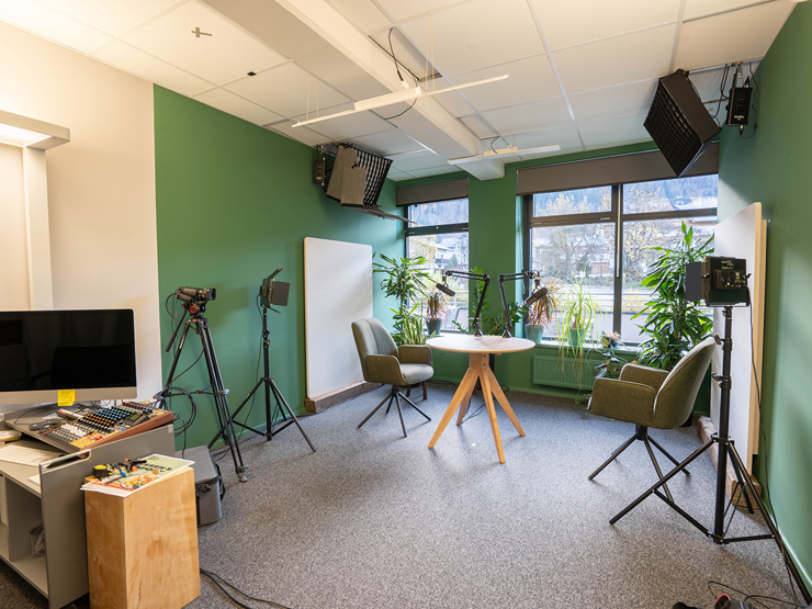 topspeed-immobilien-Büro-Steiermark-Schladming-Ihr_neuer_Unternehmensstandort_in_Schladming_–_7_Büroräume,_Besprechungsraum_&_eine_sonnige_Terrasse