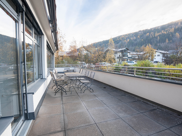 topspeed-immobilien-Terrasse-Steiermark-Schladming-Ihr_neuer_Unternehmensstandort_in_Schladming_–_7_Büroräume,_Besprechungsraum_&_eine_sonnige_Terrasse