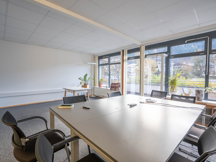 topspeed-immobilien-Besprechungsraum-Steiermark-Schladming-Ihr_neuer_Unternehmensstandort_in_Schladming_–_7_Büroräume,_Besprechungsraum_&_eine_sonnige_Terrasse