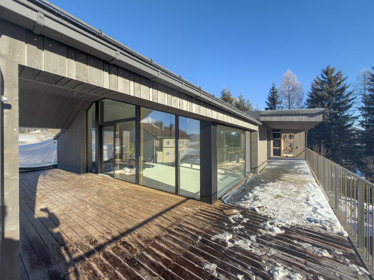 topspeed-immobilien-Terrasse Ansicht-Steiermark-Aich_/_Assach-Alpiner_Luxus_in_Aich_–_157_m²_Penthouse_mit_Sauna_&_91_m²_Panorama-Terrassen