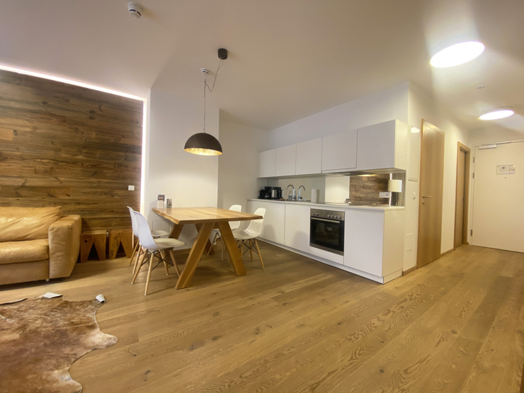 topspeed-immobilien-Wohnküche Bild 3-Steiermark-Schladming-Zweitwohnsitz_oder_Vermietung_möglich!_53,58_m²_–_2-Zimmer-Apartment_in_der_SunLodge