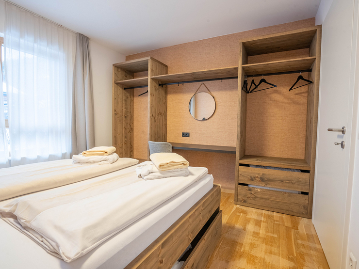 topspeed-immobilien-Schlafzimmer 2-Steiermark-Schladming-Ankommen,_abschalten,_bleiben_–_Zweitwohnsitz-Apartment_mit_Blick_auf_die_Planai