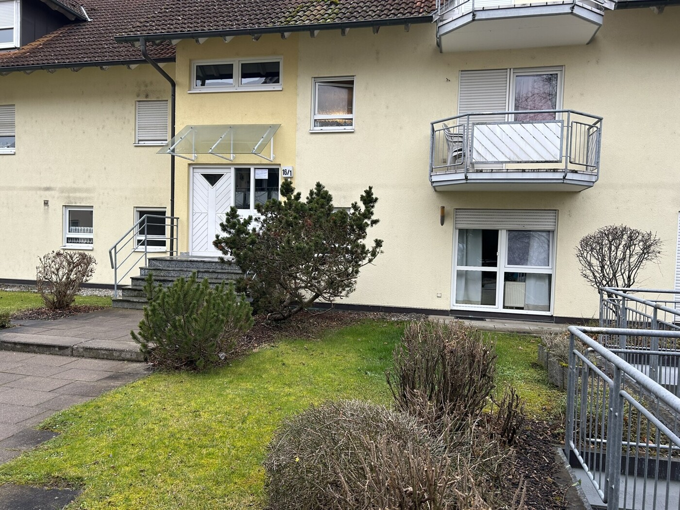 Eingang-Terrasse vorne