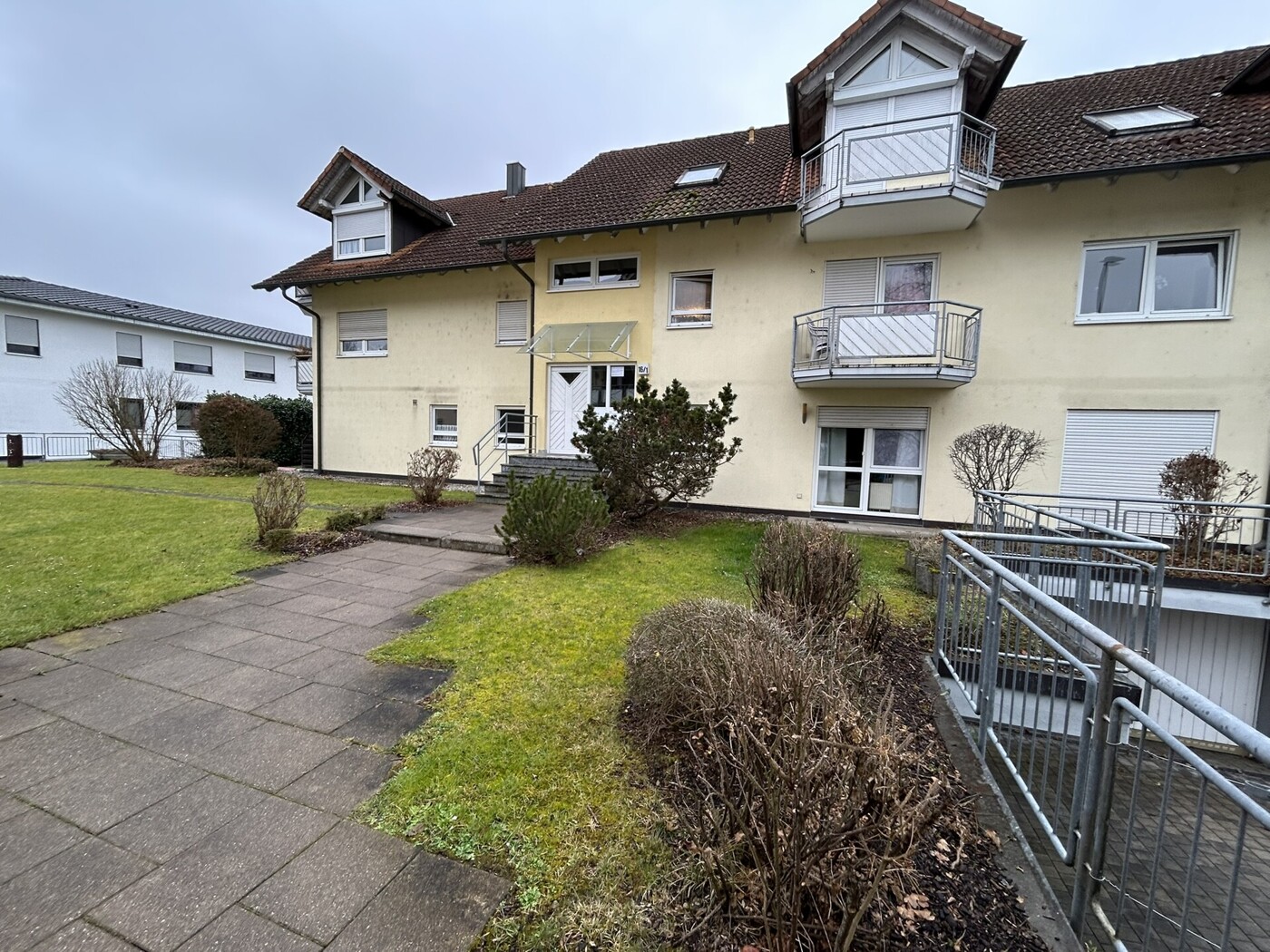 Außenansicht-Eingang