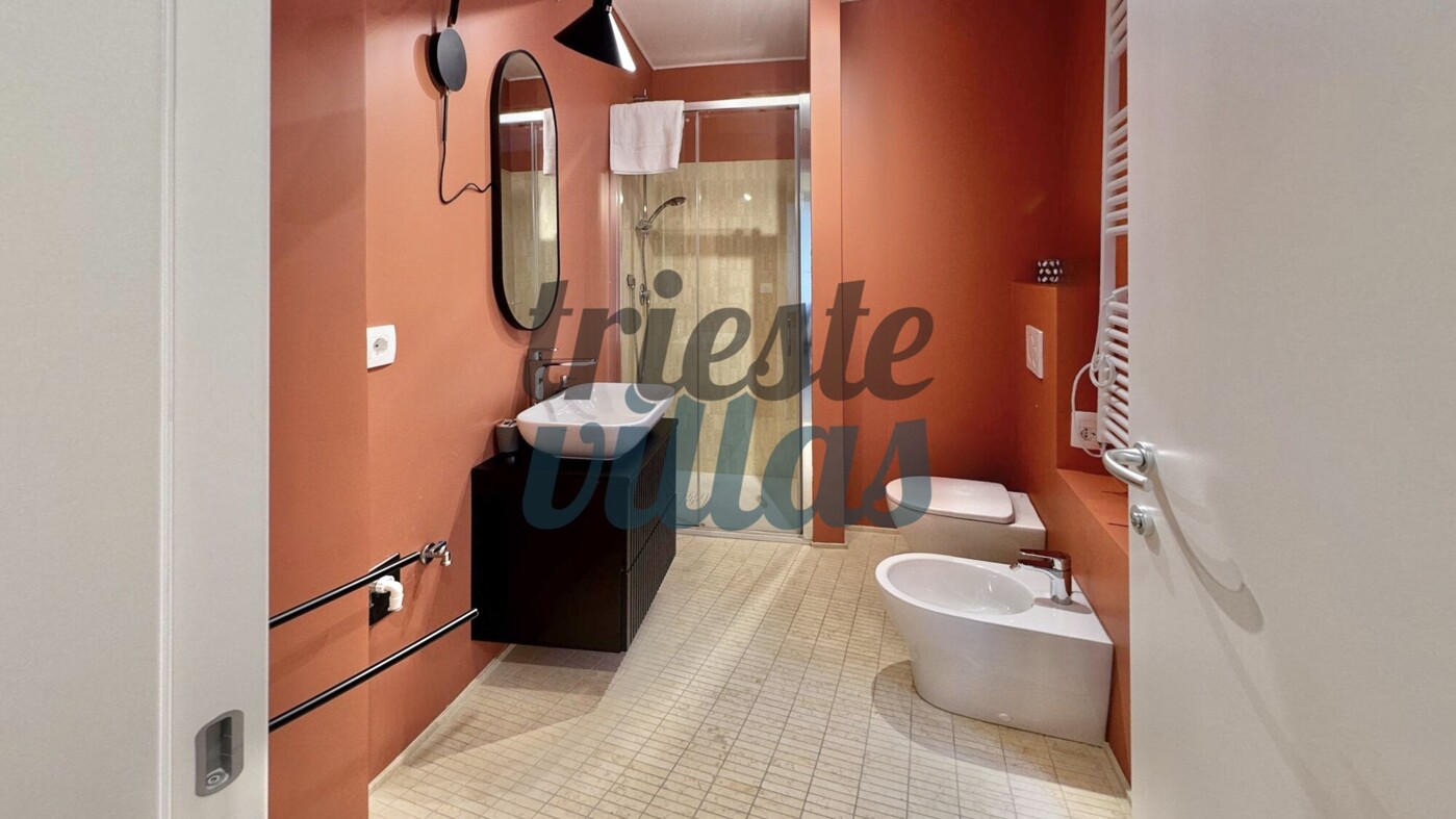 MUGGIA-FLOOR-1-CENTER-Bathroom