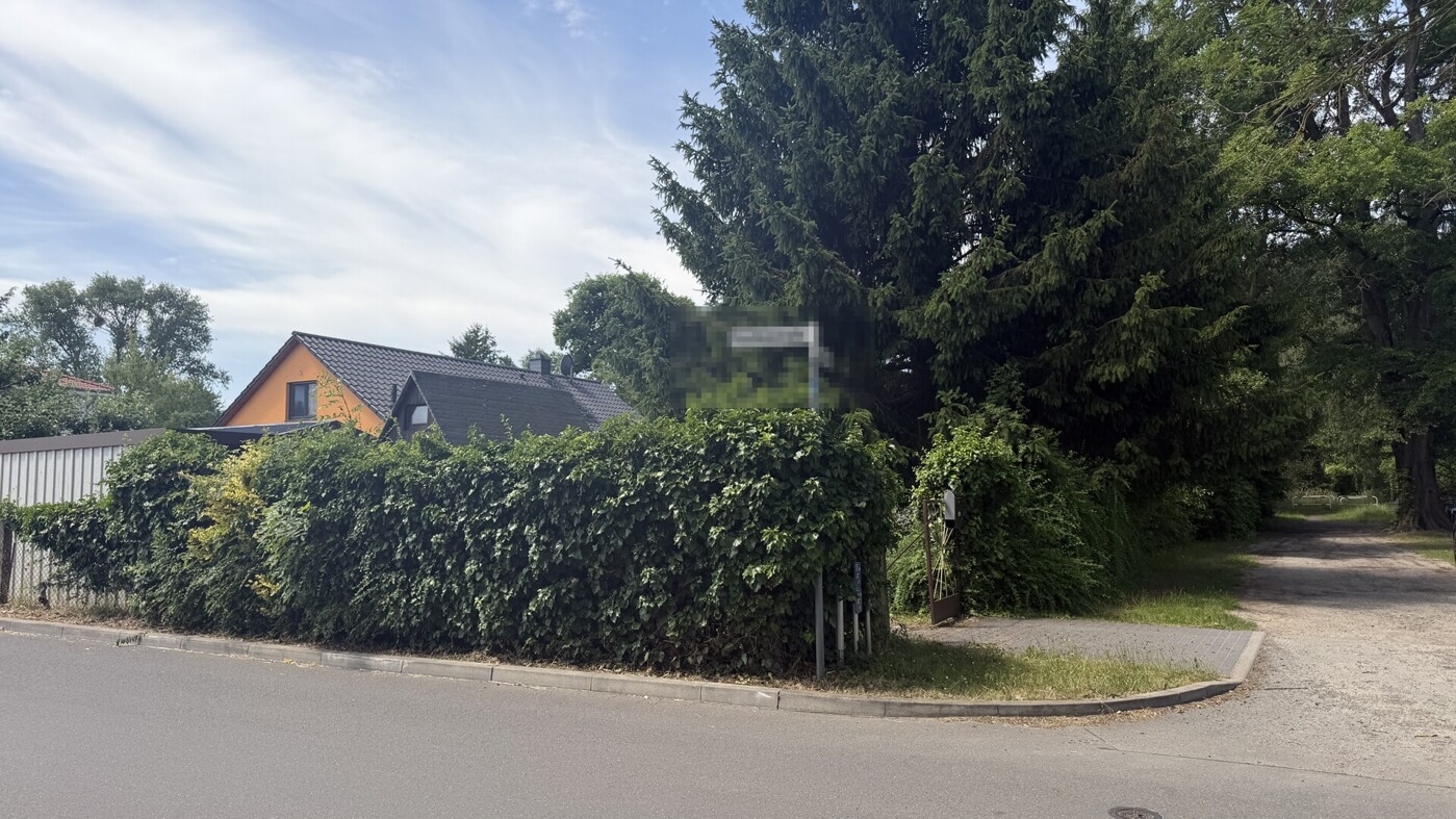 Einfahrt von der Straße