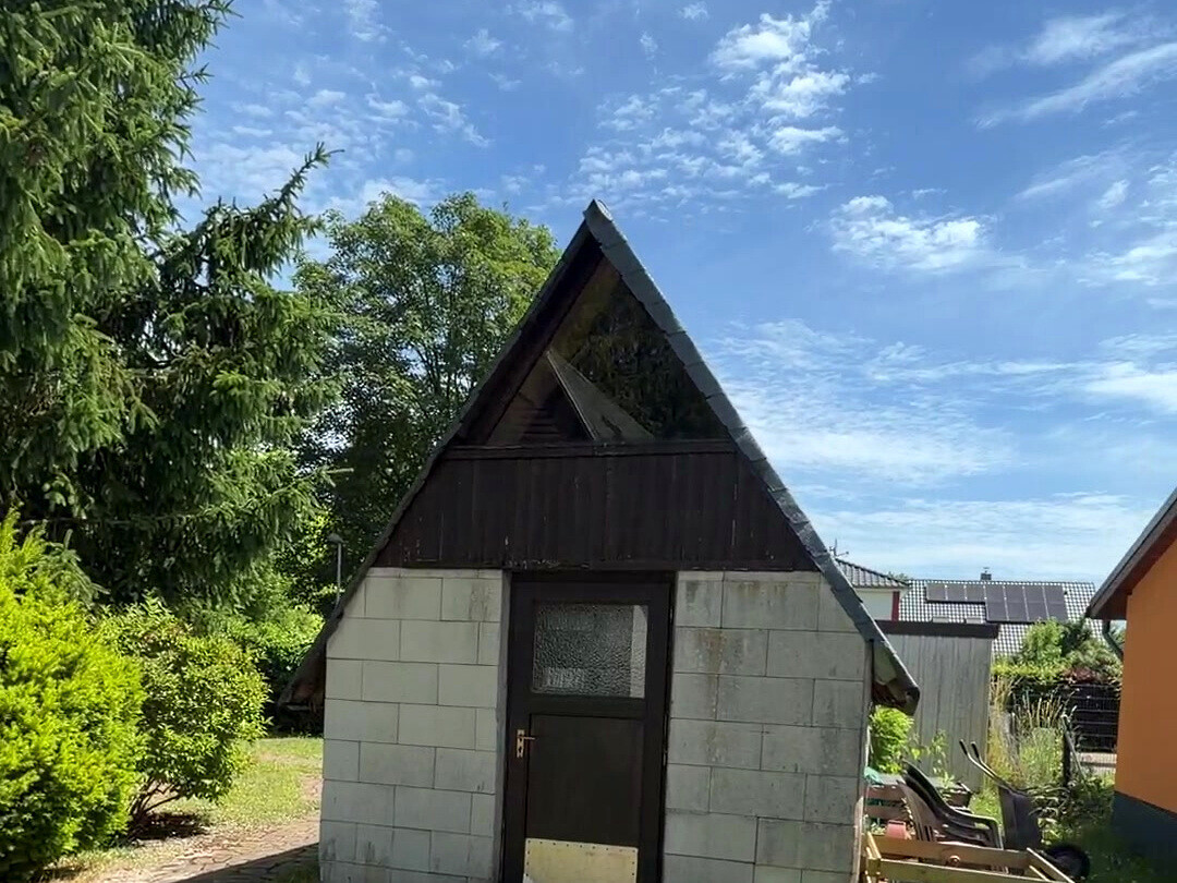 Kleiner Schuppen mit Spitzboden