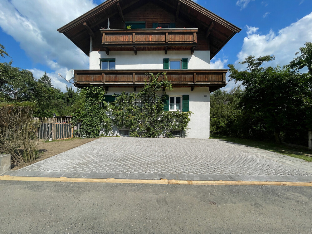 PKW-Außenstellplatz – Simon-Prem-Straße 4