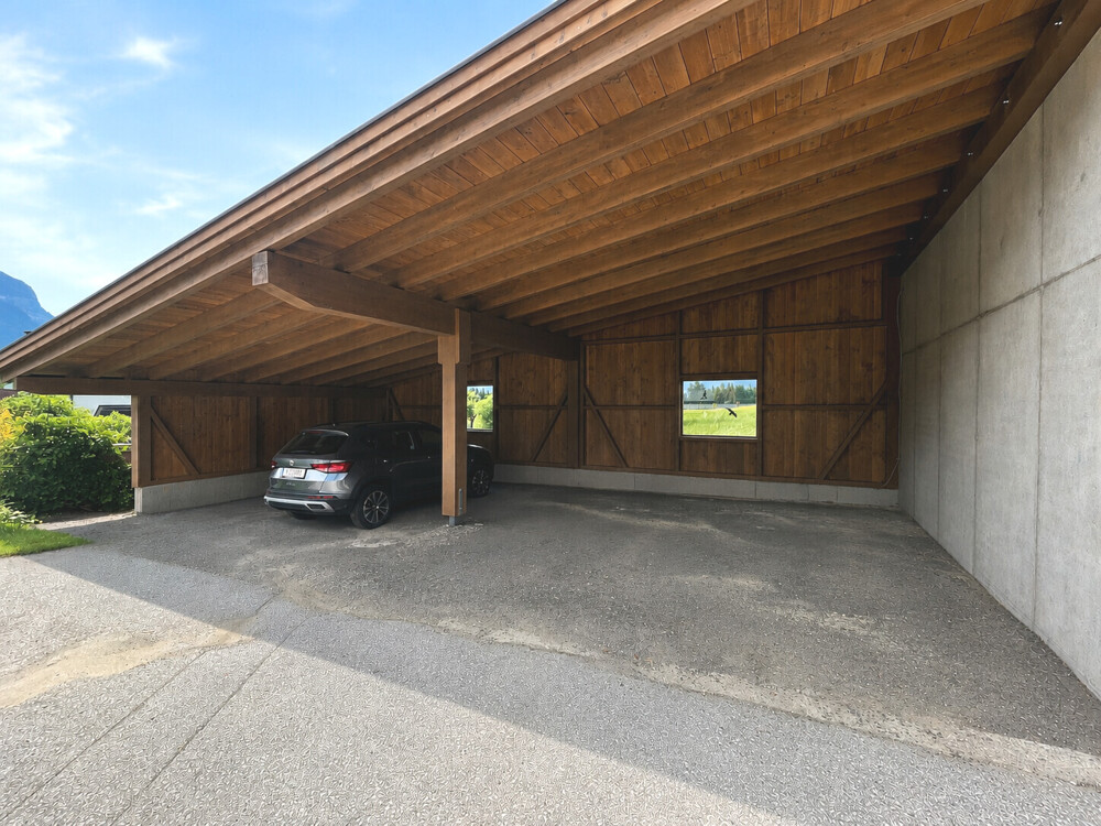 Carport-Stellplatz für Wohnwagen