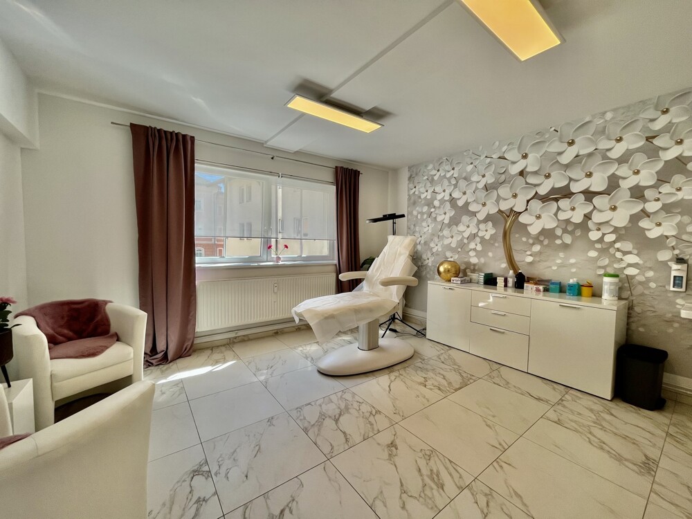 Praxis/Büro – Klimaanlage, Glasfaser und Personenaufzug vorhanden