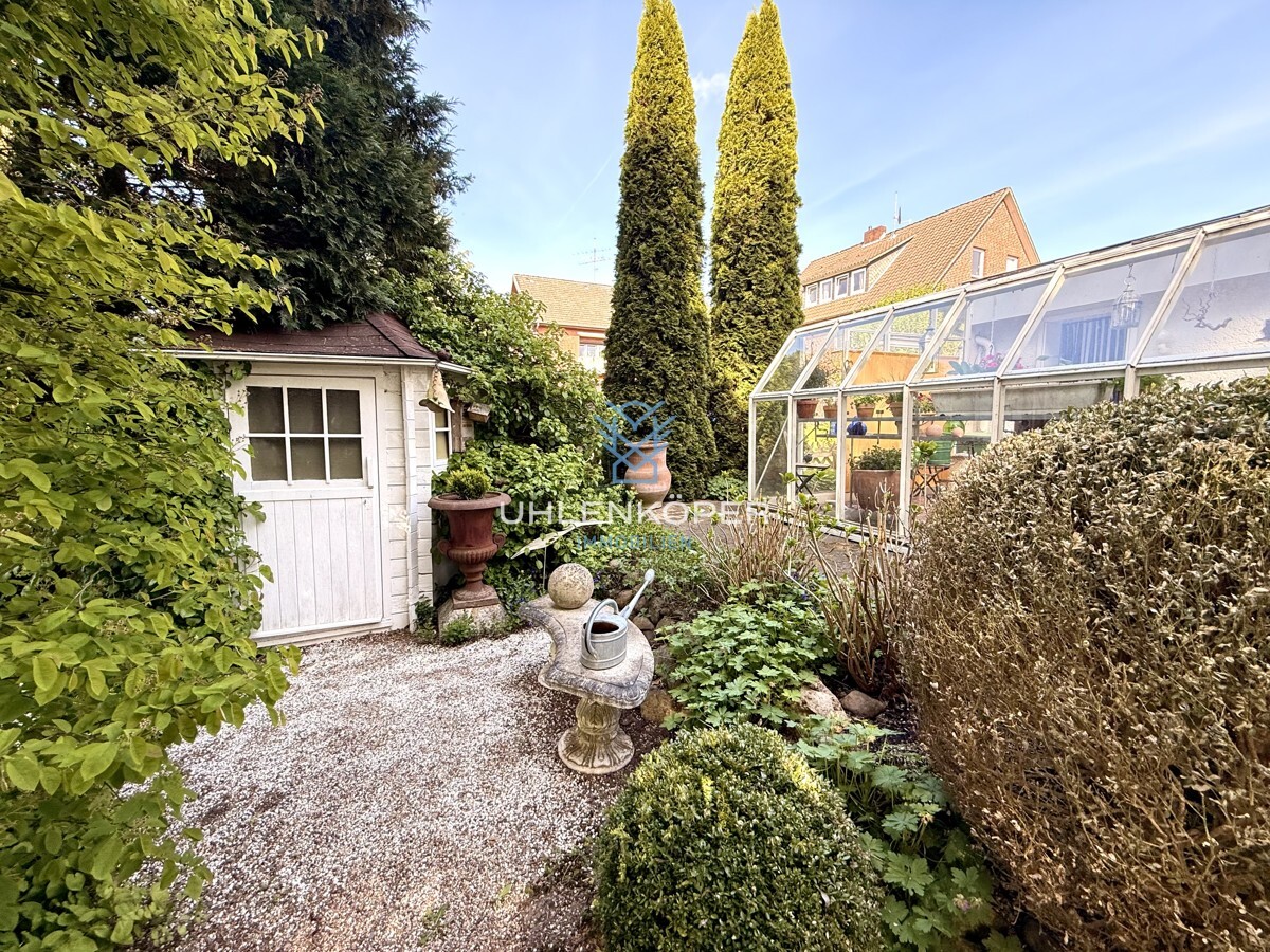 Gartenhäuschen und Gewächshaus