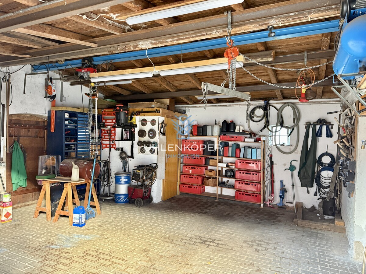 Garage im Nebemgebäude