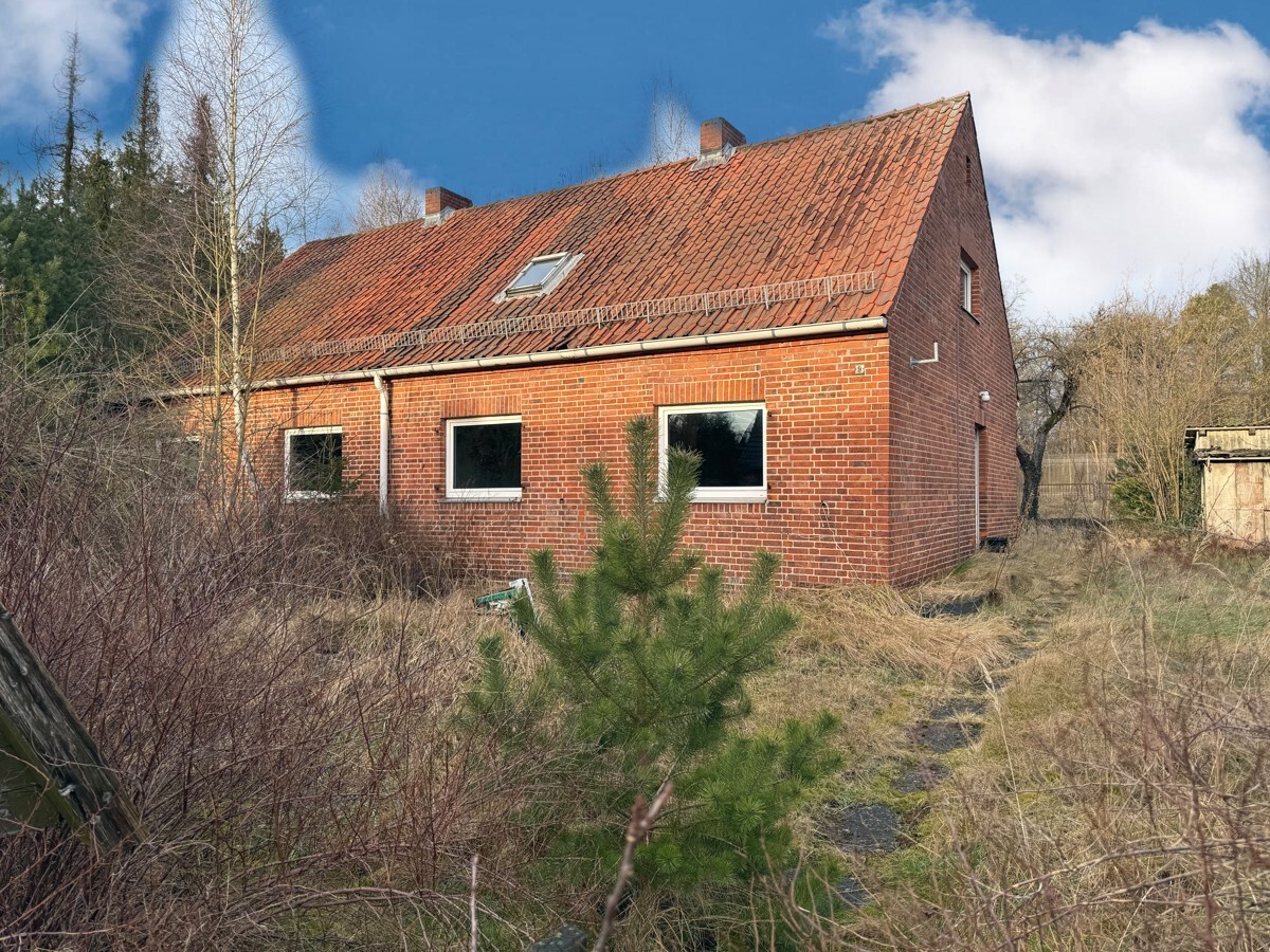 Gebäudeansicht von der Straße