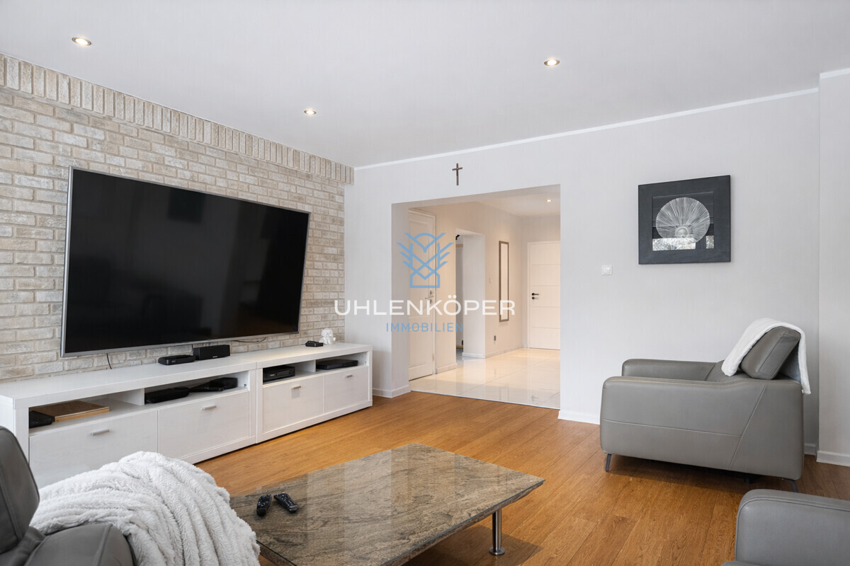 Lichtdurchflutetes Wohnzimmer