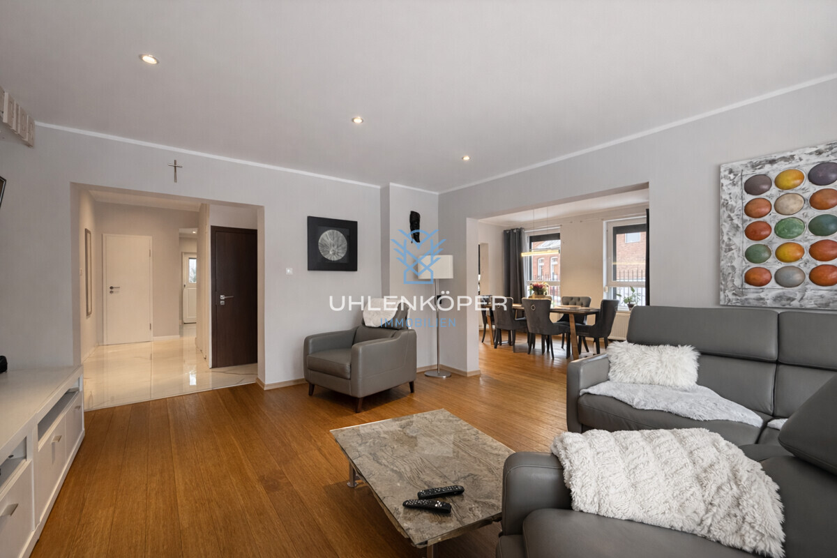 Großzügiges Wohnzimmer