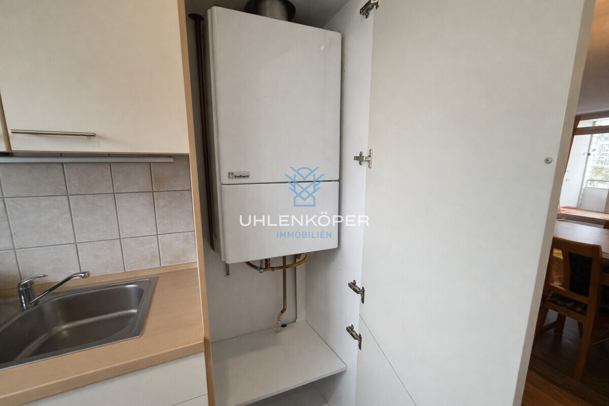 Heiztherme (praktisch im Küchenschrank integriert)