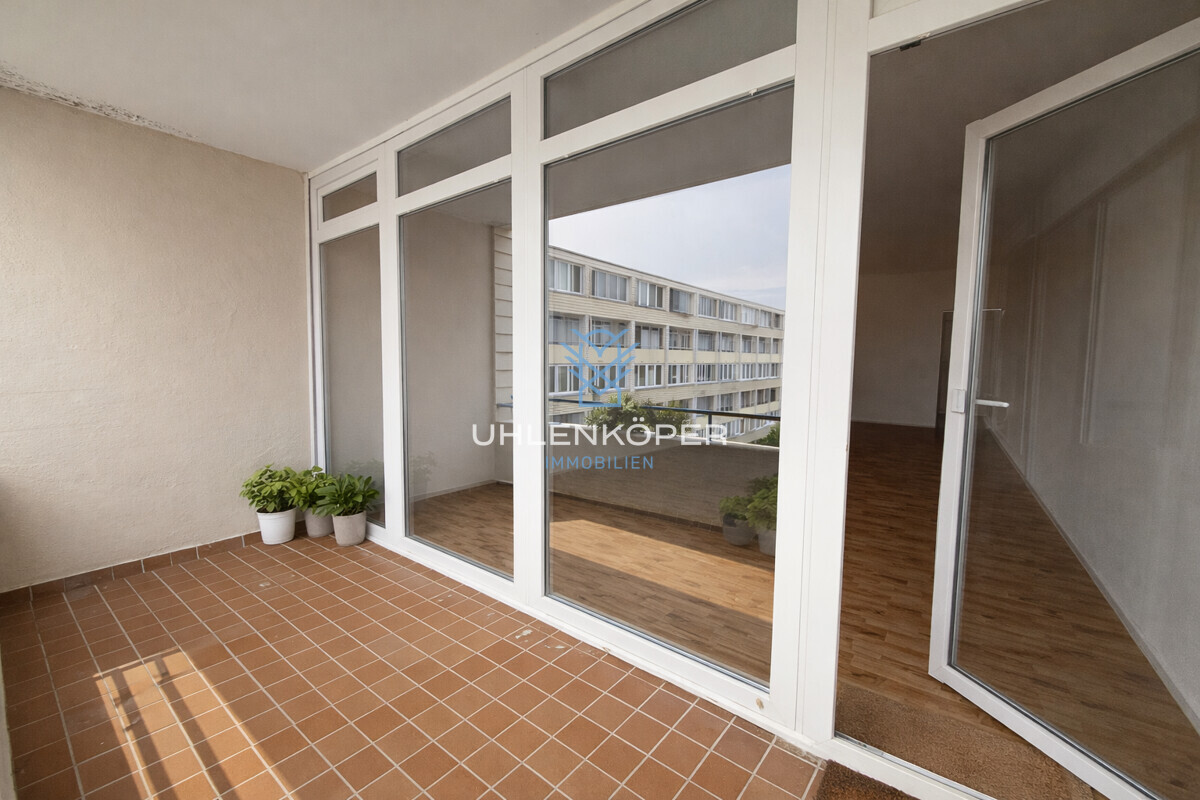 Großzügiger Wohnbalkon – direkt vom Wohnbereich