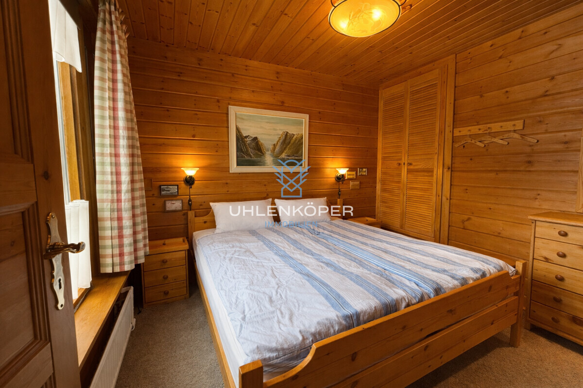 Schlafbereich mit klarer Struktur und harmonischer Materialität