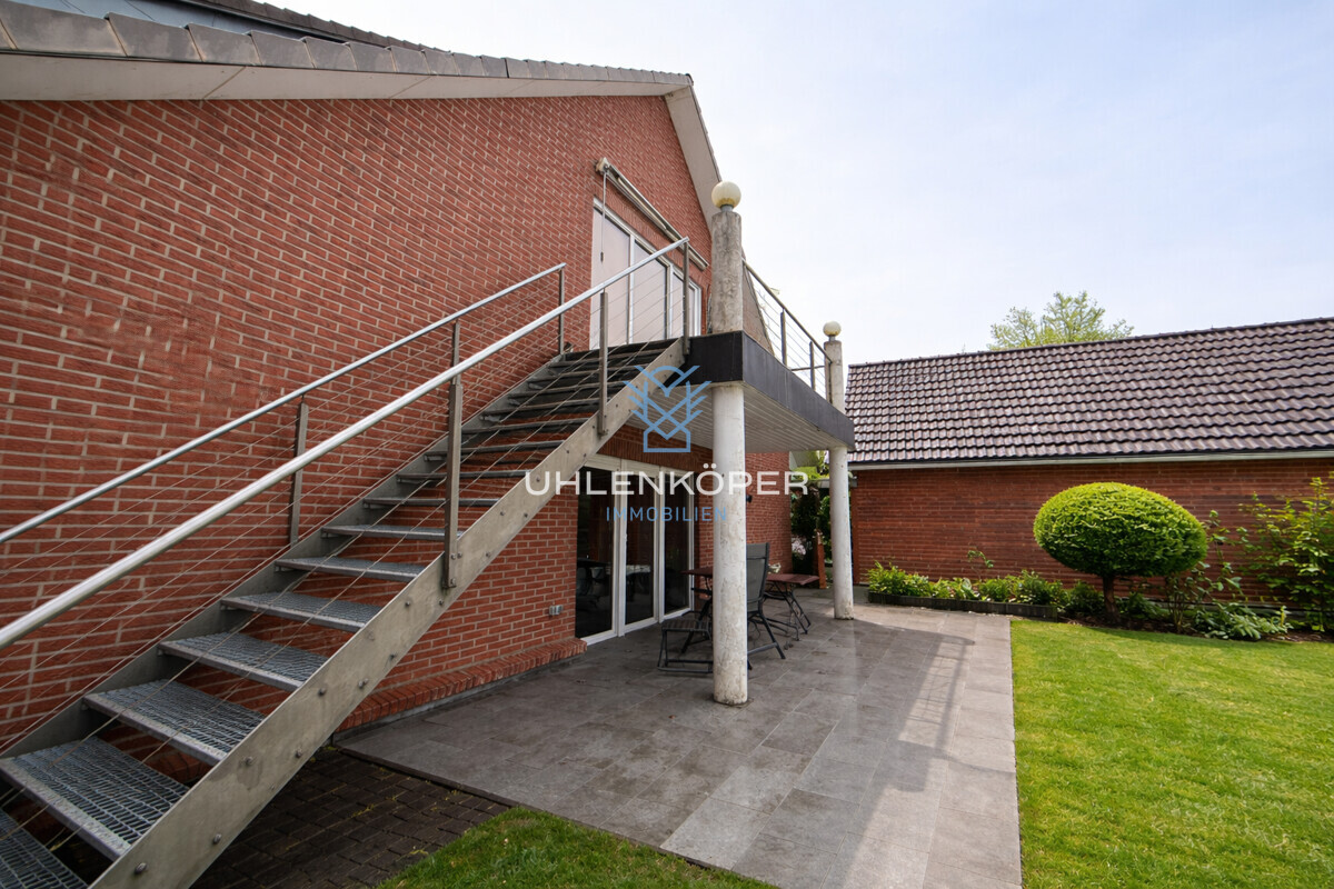 Außentreppe + Terrasse