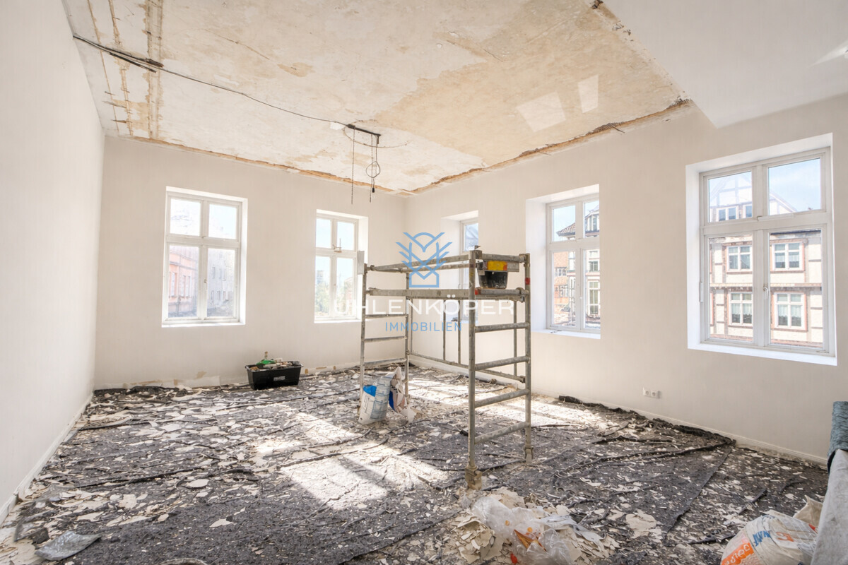 Wohnzimmer (Stuckarbeiten derzeit in finaler Fertigstellung)