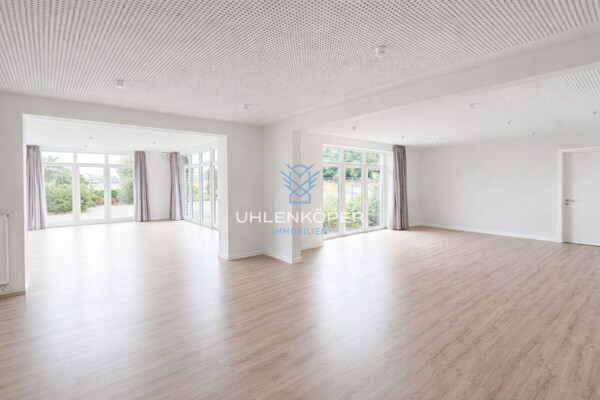 Lichtdurchfluteter Hauptbereich