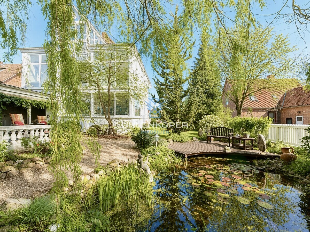 Ausblick auf den Gartenteich