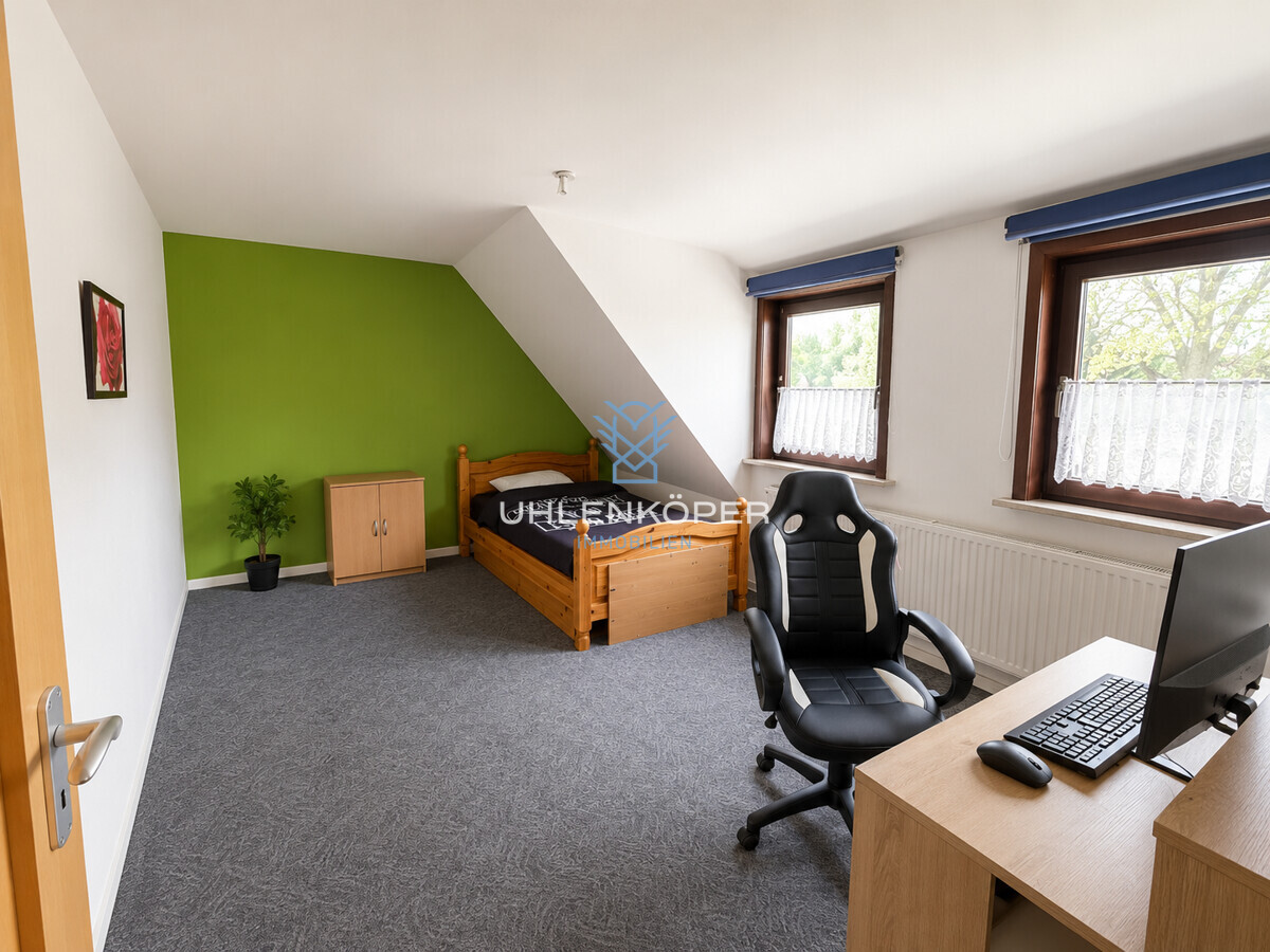 Schlafzimmer links im Dachgeschoss