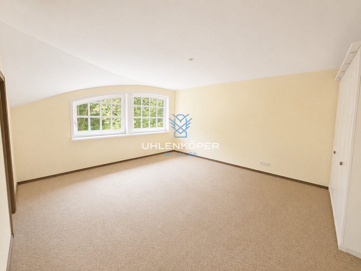 Geräumiges Hauptschlafzimmer