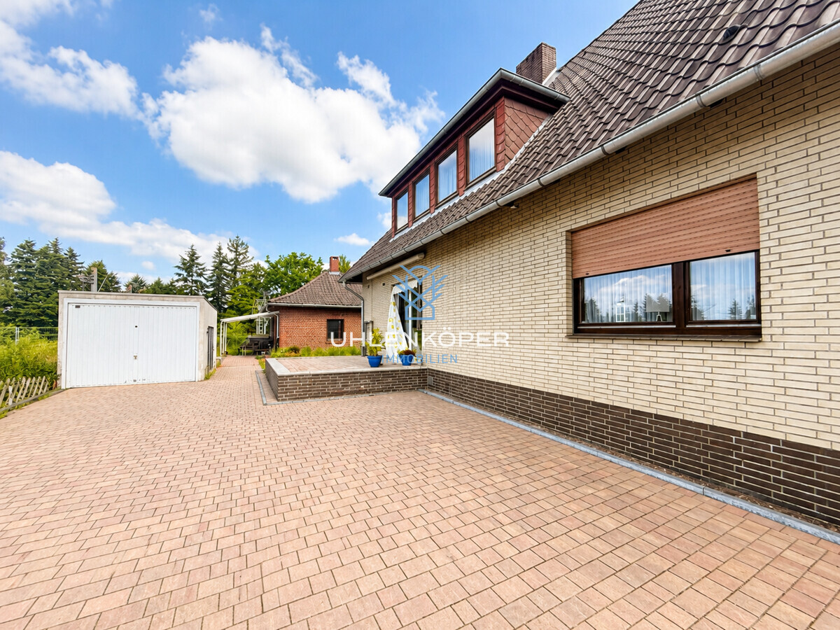 Garage und Stellplatz