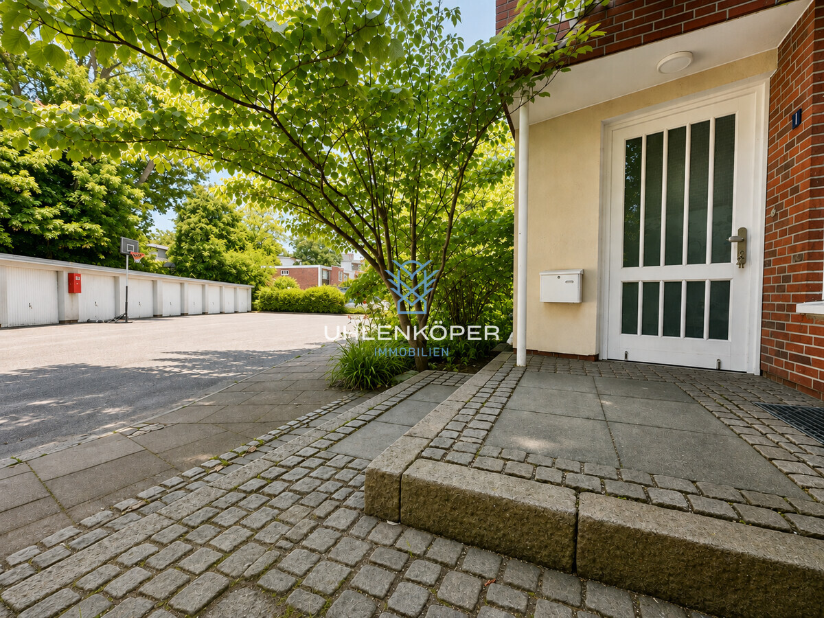 Geschützte Lage mit Blick auf den privaten Hof