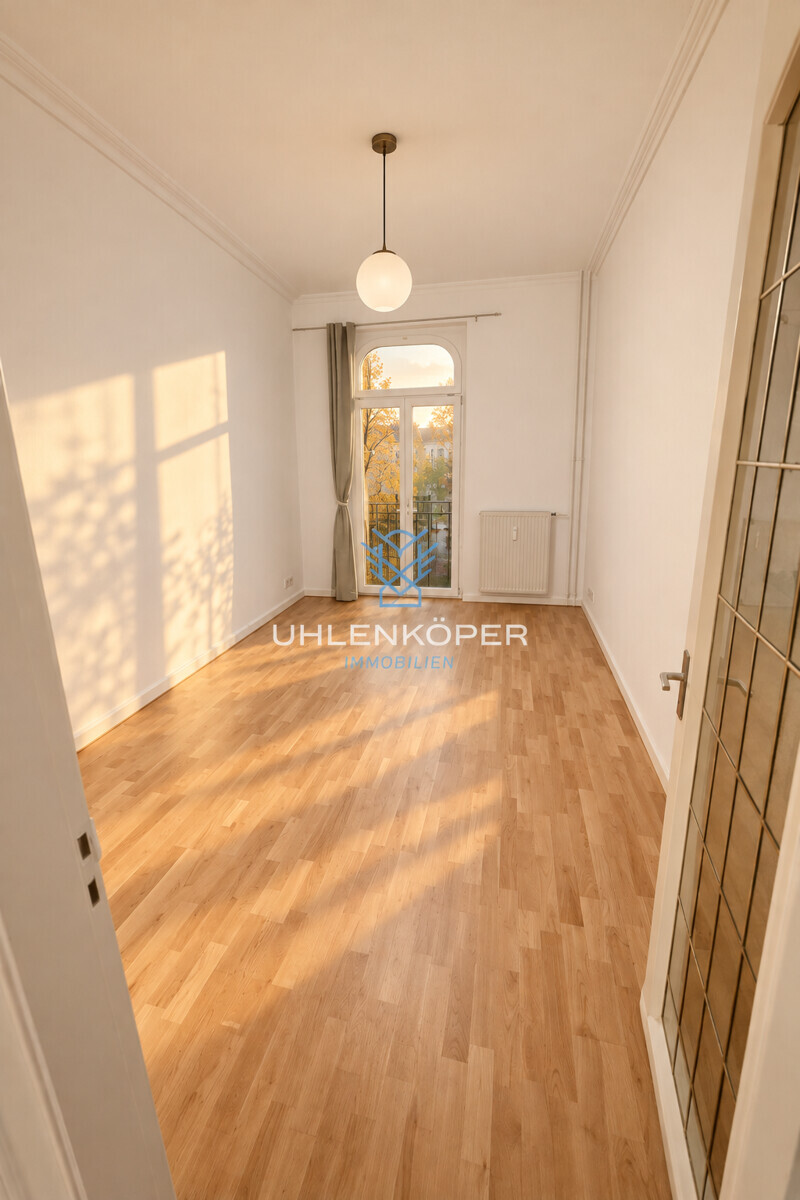 Wohnzimmer inklusive Zugang zum Balkon