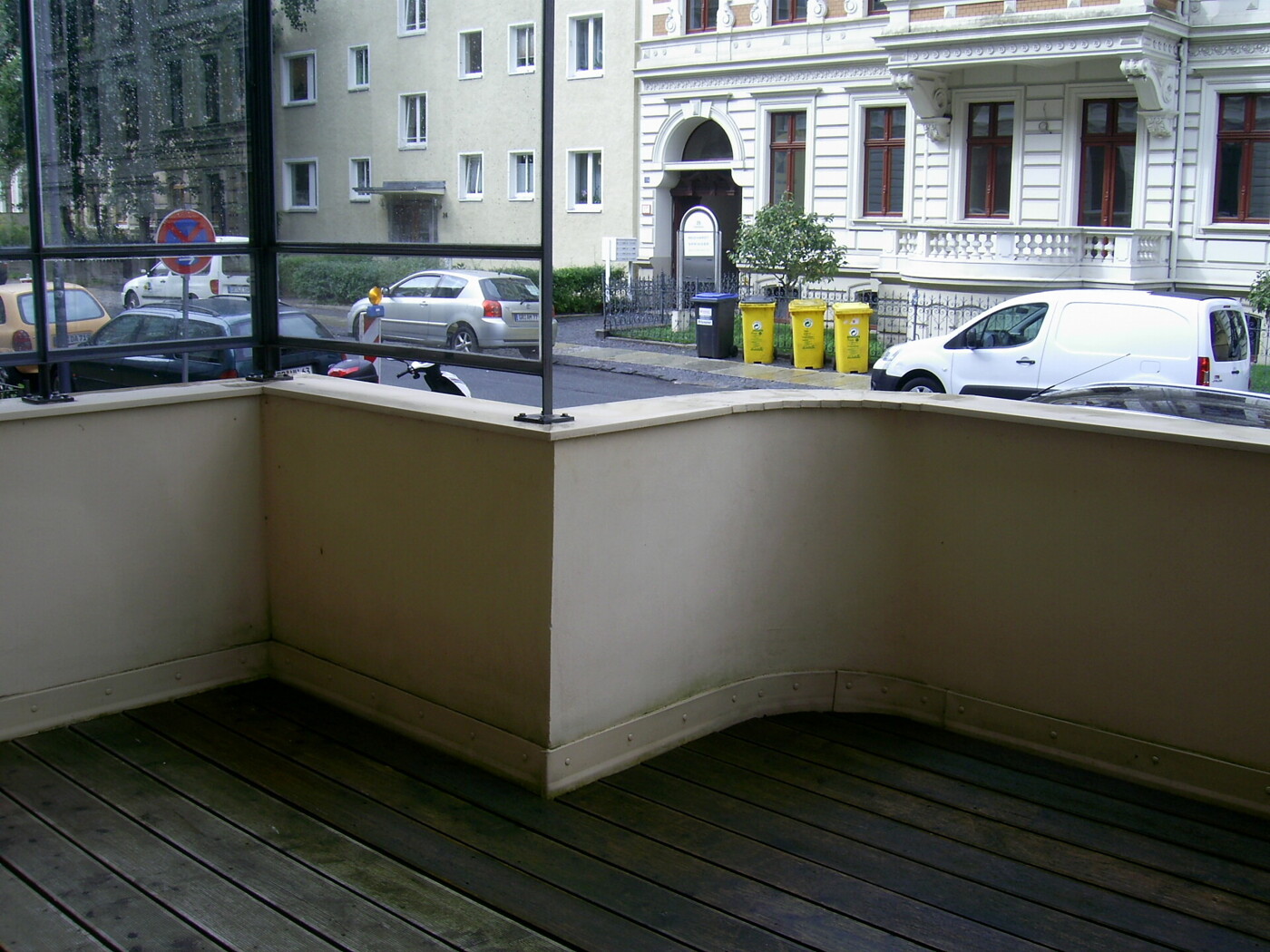 Terasse zur Straßenseite